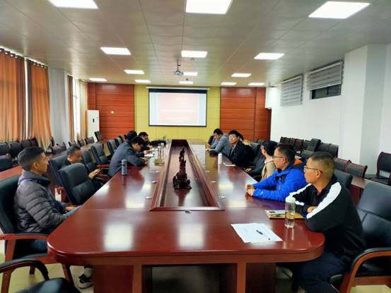 说明: 新闻稿:物理与电子科学(中国)网站广发体育召开党外人士统一战线工作座谈会